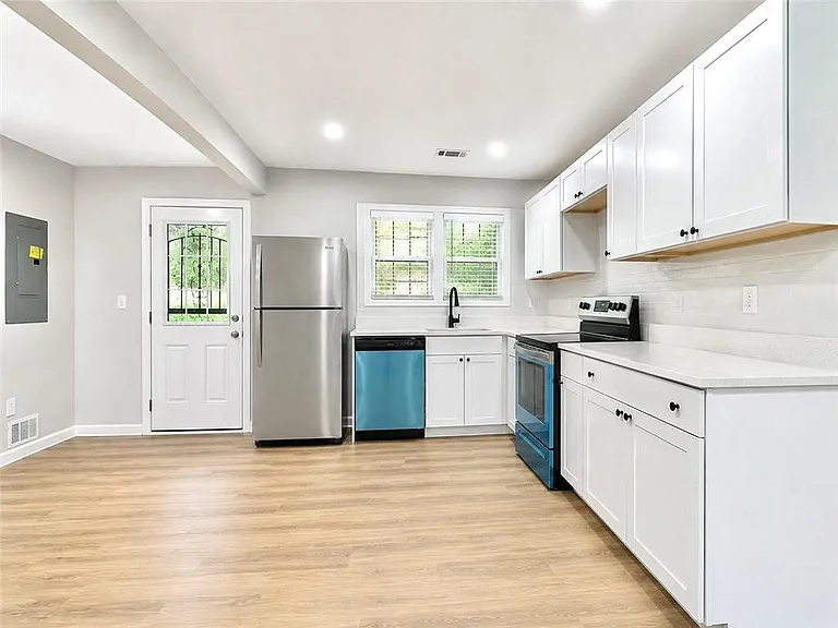 1639 Bridgeport Dr NW — Photo 9