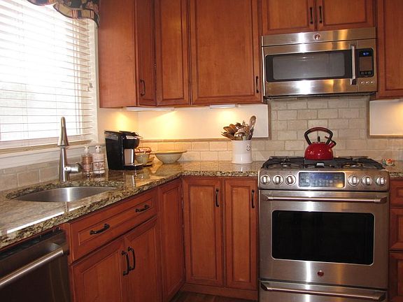 4th image of 61 Gaslight Ln