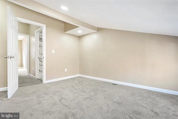 424 S Eden St — Photo 24