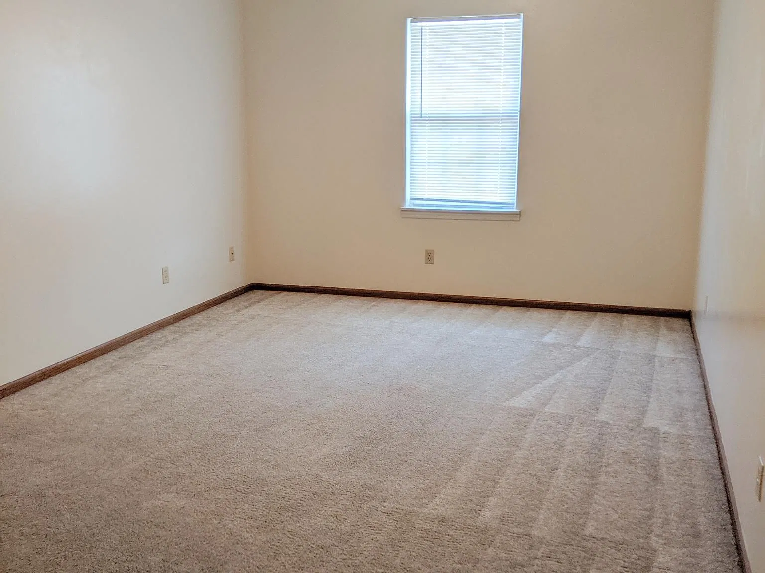 704 S Sheridan St — Photo 2