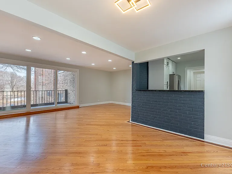 4136 N California Ave #302 — Photo 4
