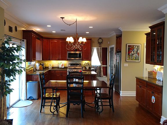 4th image of 344 Dartmouth Way