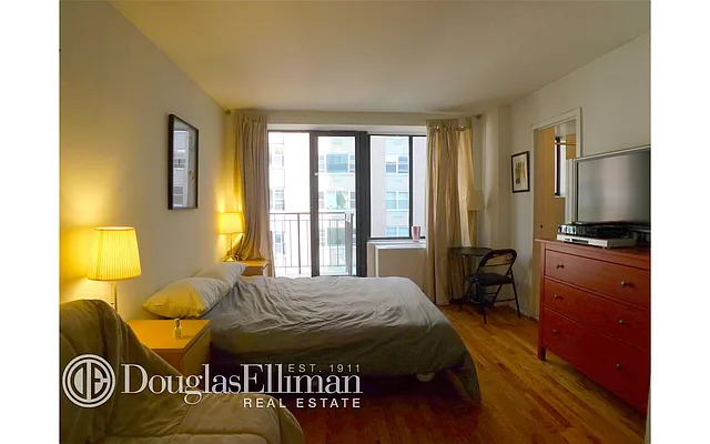 Rented by Douglas Elliman | media 24