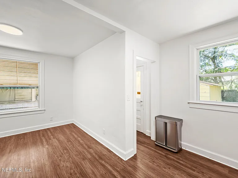 569 W 49th St — Photo 11