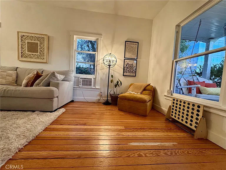 323 W 18th St #323 — Photo 9