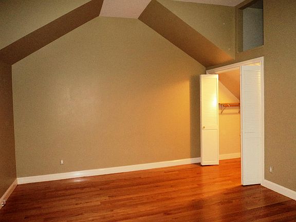 5th image of 2555 Sacramento St APT A