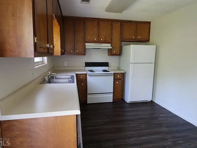 1820 N Ridge Dr NE #A — Photo 9