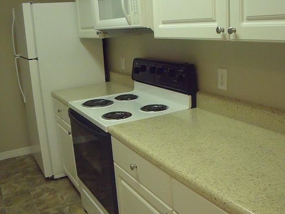 4th image of 1450 Villa Capri Cir