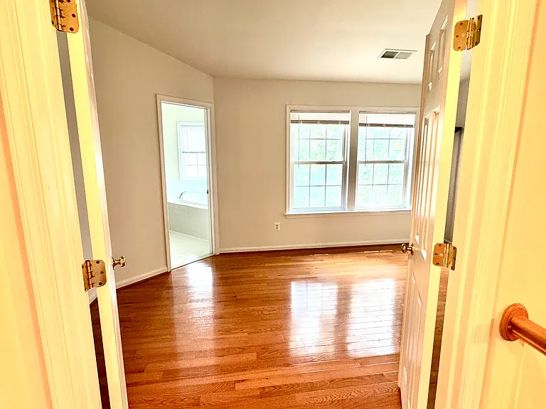 3381 Beechcliff Dr — Photo 17