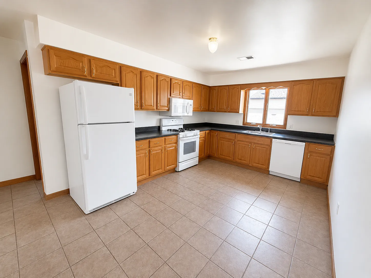 2 bed, $2,500 — Photo 2