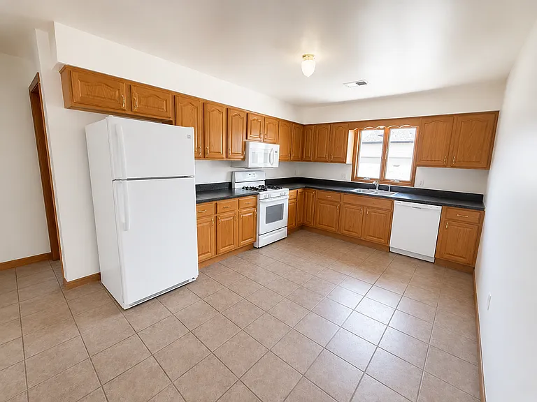 108 Biltmore St #2 — Photo 2