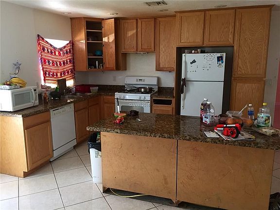 2nd image of 1812 Crownhaven Ct