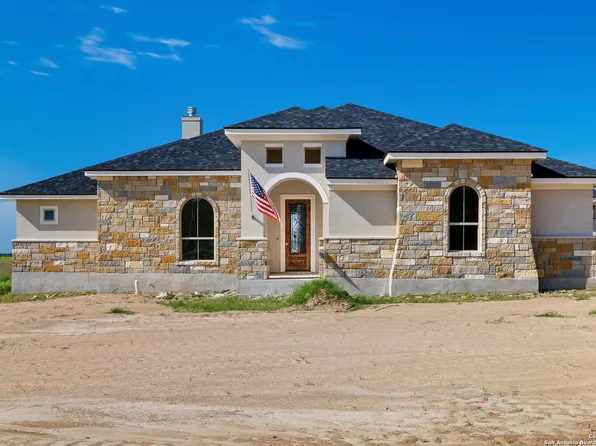1083 CR 319, La Vernia, TX 78121