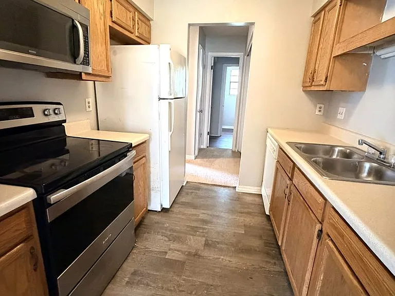 460 Bentwood Ln — Photo 18