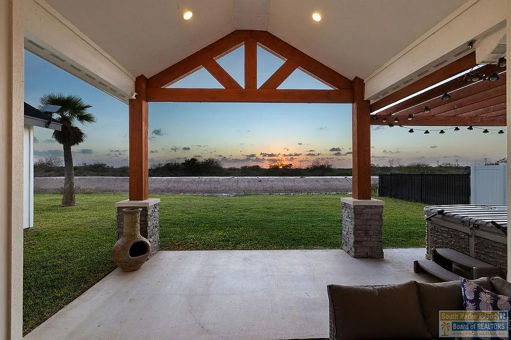 3 bed, 4.0 bath, 2138 sqft, $3,800 — Photo 2