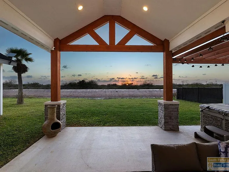 124 Torrey Pines Rd — Photo 2