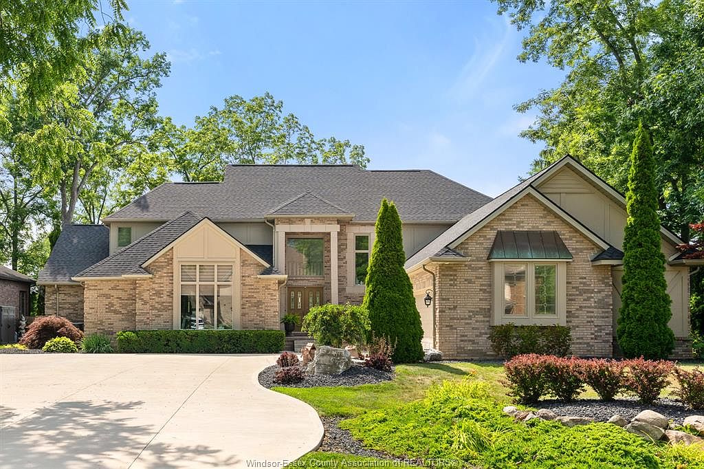 185 Ironwood Dr — Pointe West Golf Club