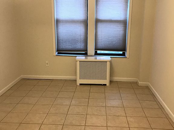 3rd image of 2529 34th St APT 1F