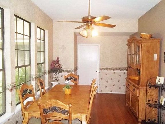 4th image of 130 Mesquite St
