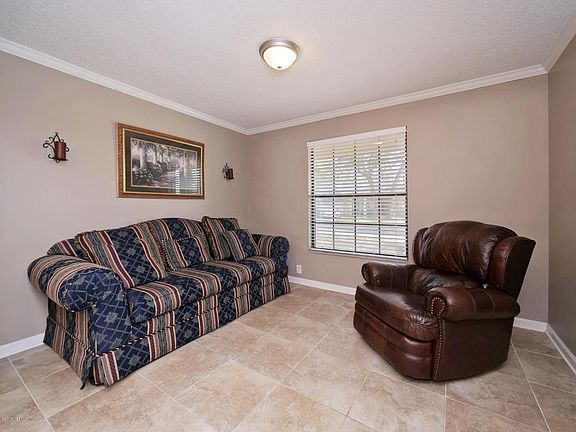 5th image of 719 Sunken Meadow Ln