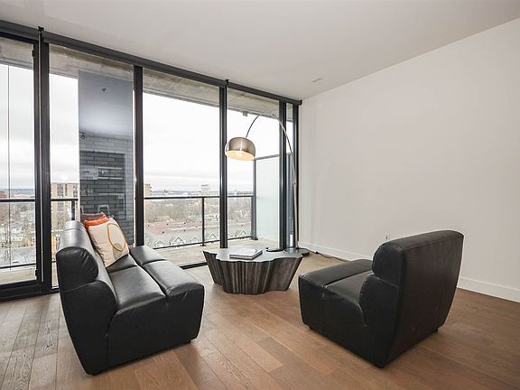 4th image of 1048 Wellington St Penthouse 3