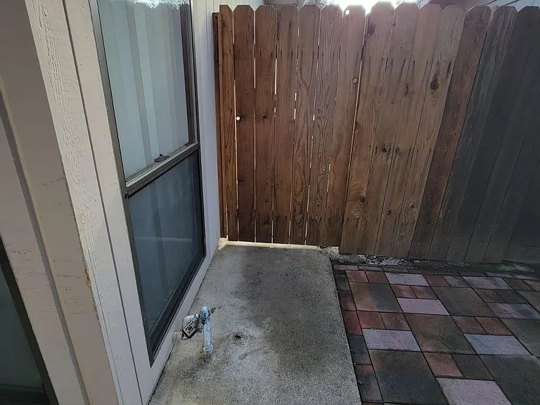 2512 Larkspur Ln — Photo 7