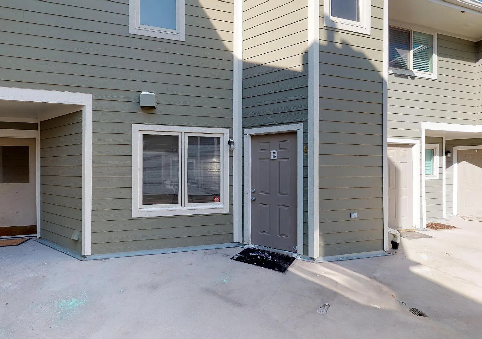 1310 S Monaco St Pkwy - B — Photo 2