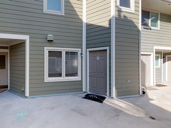 2nd image of 1310 S Monaco Pkwy APT B