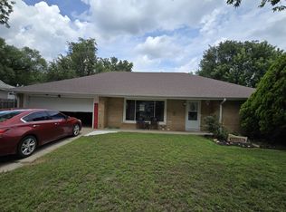 1816 E 8th Ave, Winfield, KS 67156