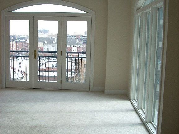 3rd image of 1827 N Grant St Unit 703