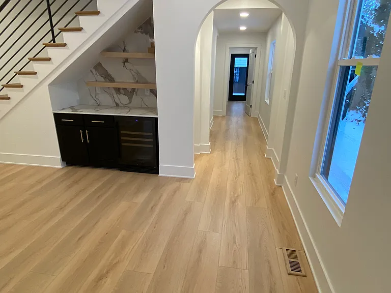 421 S Union St — Photo 3