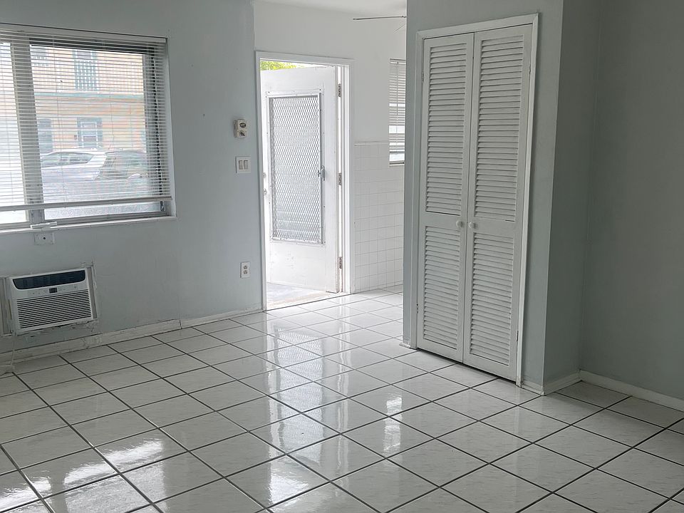 1st image of 707 S 19th Ave APT 4