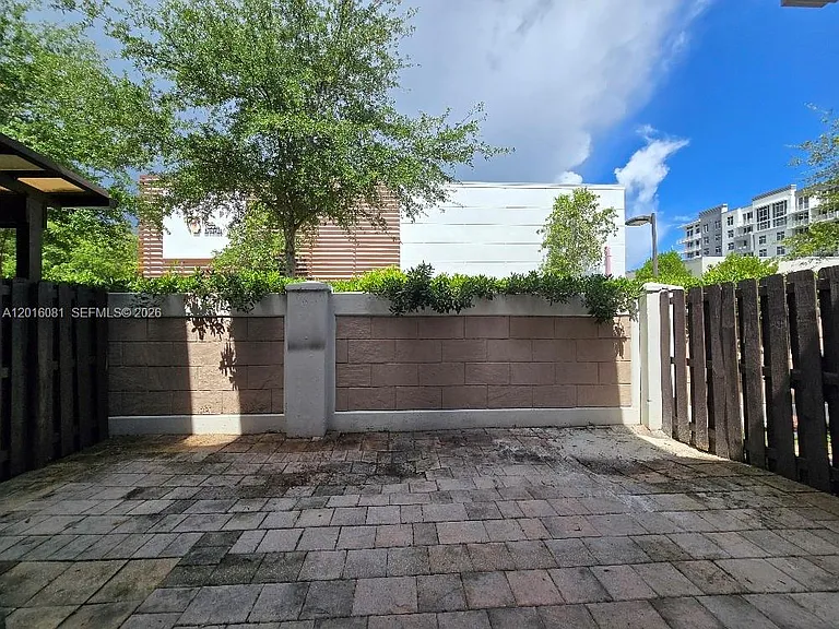 5810 NW 104th Path #5810 — Photo 28