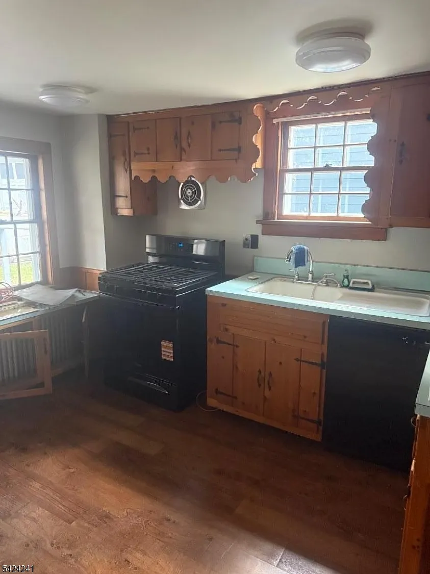 2 bed, 1.0 bath, $1,950 — Photo 4