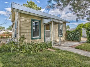 365 NW 8th St, Ontario, OR 97914