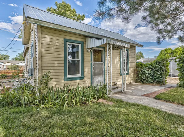 365 NW 8th St, Ontario, OR 97914