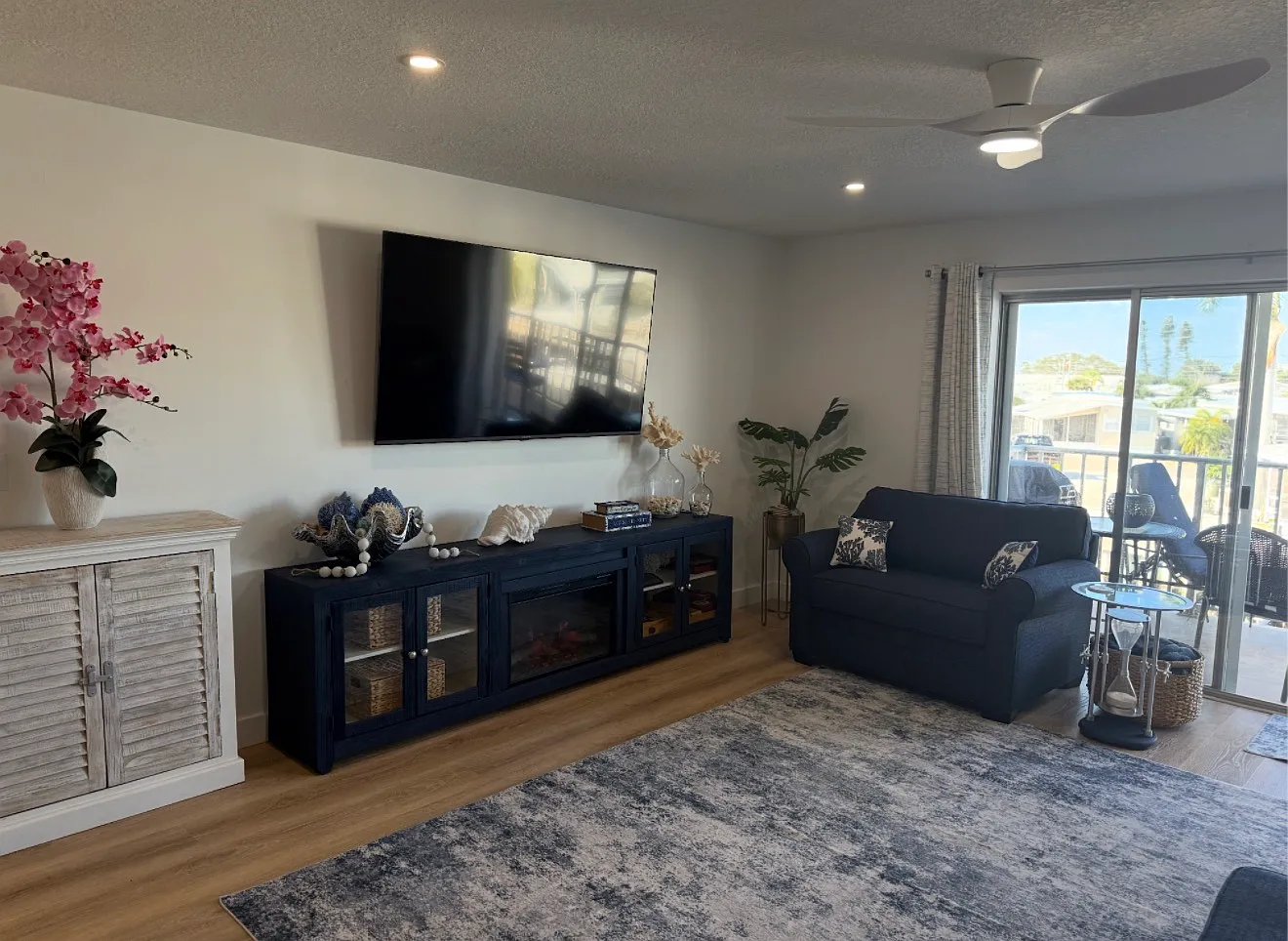 2 bed, 1040 sqft, $2,750 — Photo 2