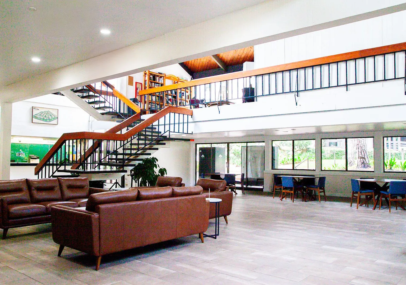 First-Floor Playa del Rey Condo with Private Patio — Photo 2