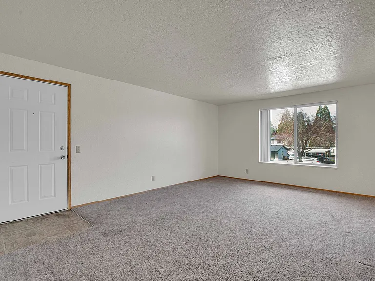 Carlton Square Apartments — Photo 5