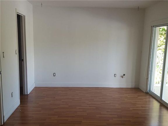 3rd image of 2558 NE 190th St