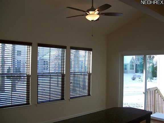 4th image of 38447 Foxglen Ave