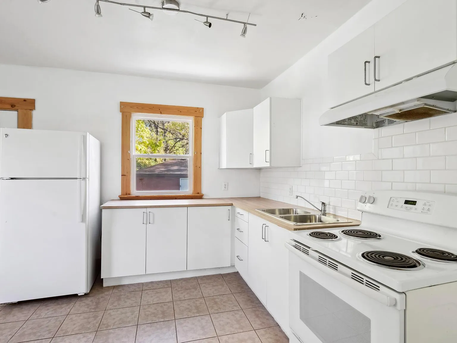 3 bed, 1300 sqft, $950 — Photo 4