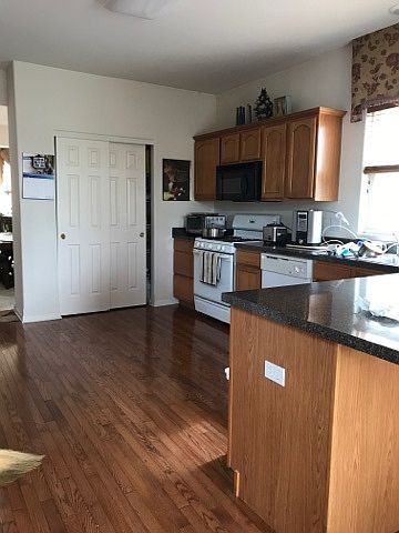 2nd image of 341 Stonegate Rd