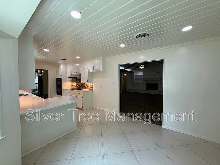 1710 Dickerson Dr — Photo 9
