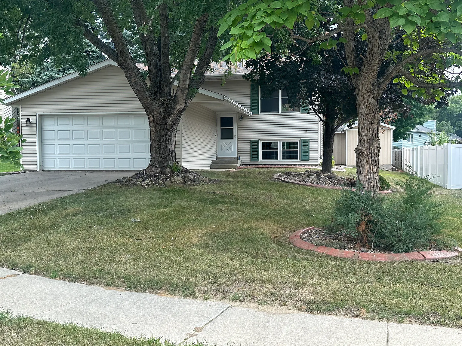 4 bed, 1872 sqft, $2,150 — Photo 1