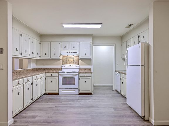 3rd image of 2150 Spoleto Ln APT H2