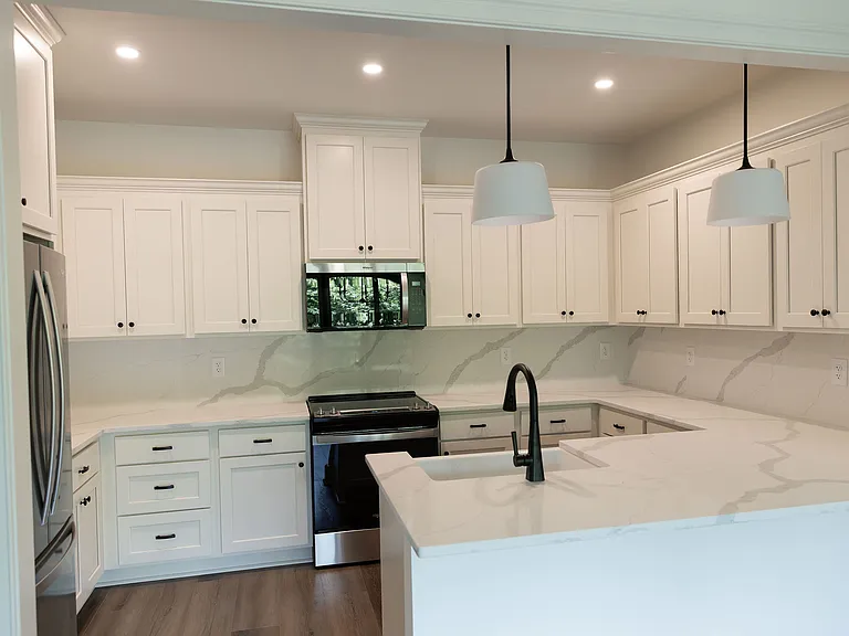 728 Green St NE — Photo 5