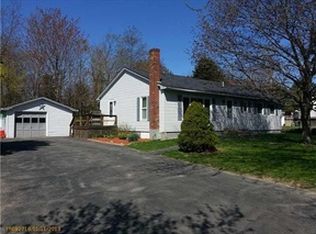 11 Tanning Brook Rd, Manchester, ME 04351