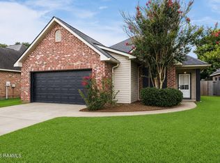 213 Colchester Dr, Broussard, LA 70518