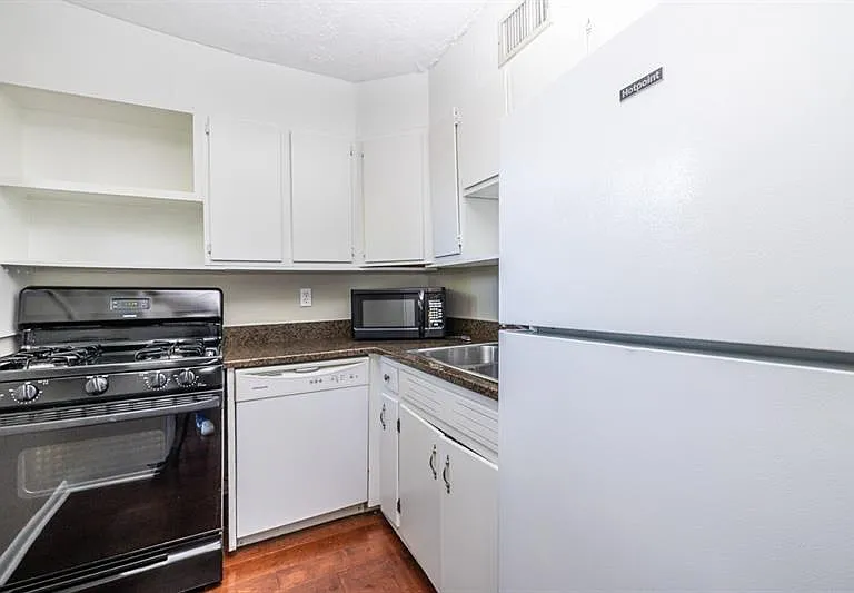 120 Biscayne Dr NW #B10 — Photo 14